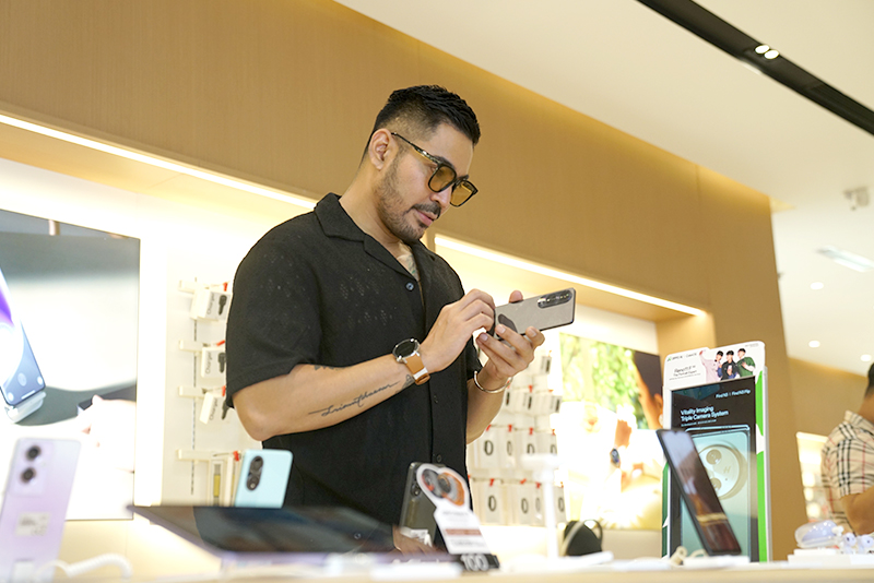 Antusias Tinggi, OPPO A60 Kini Tersedia Secara Luring