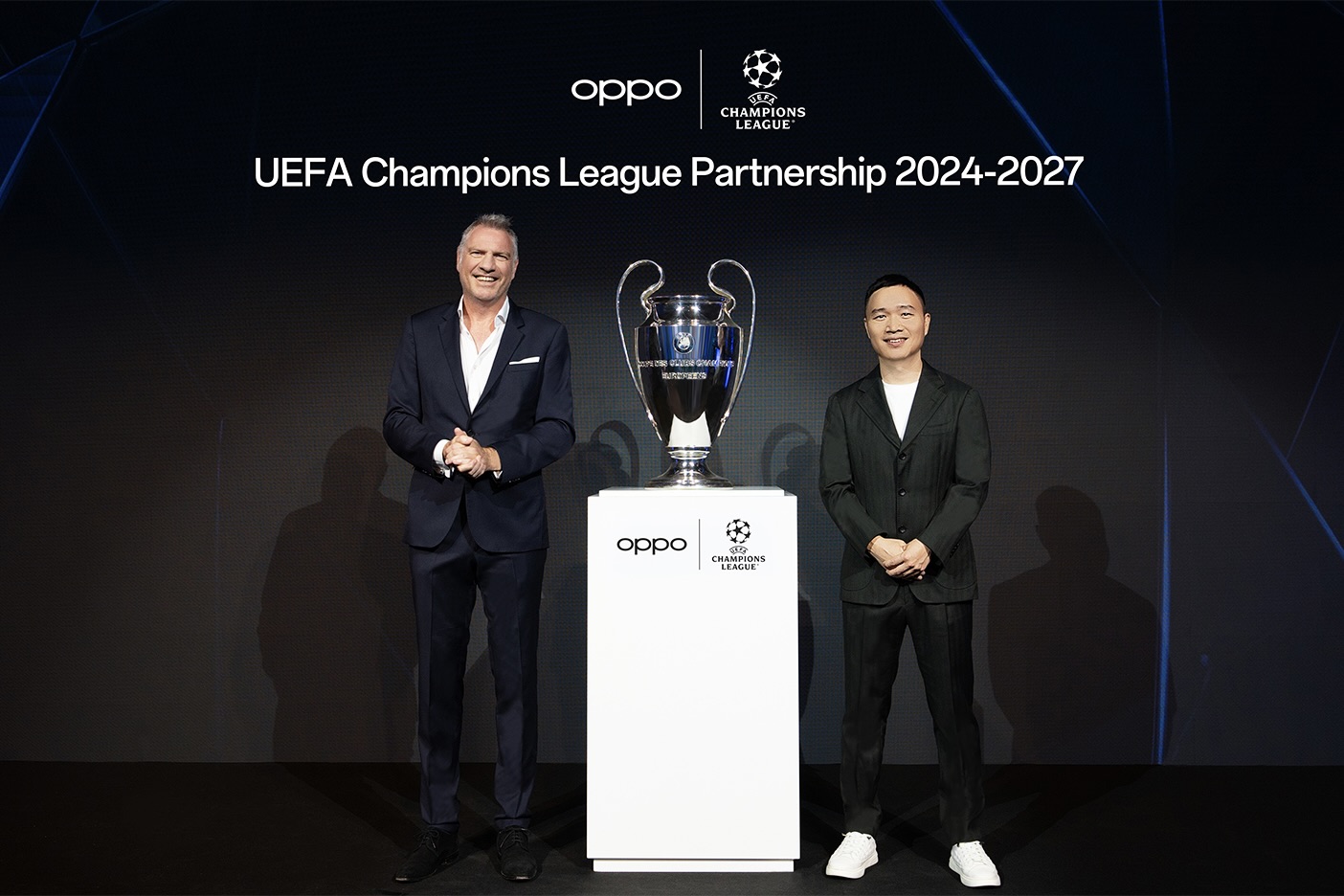 Group Photo of OPPO and UEFA Representatives