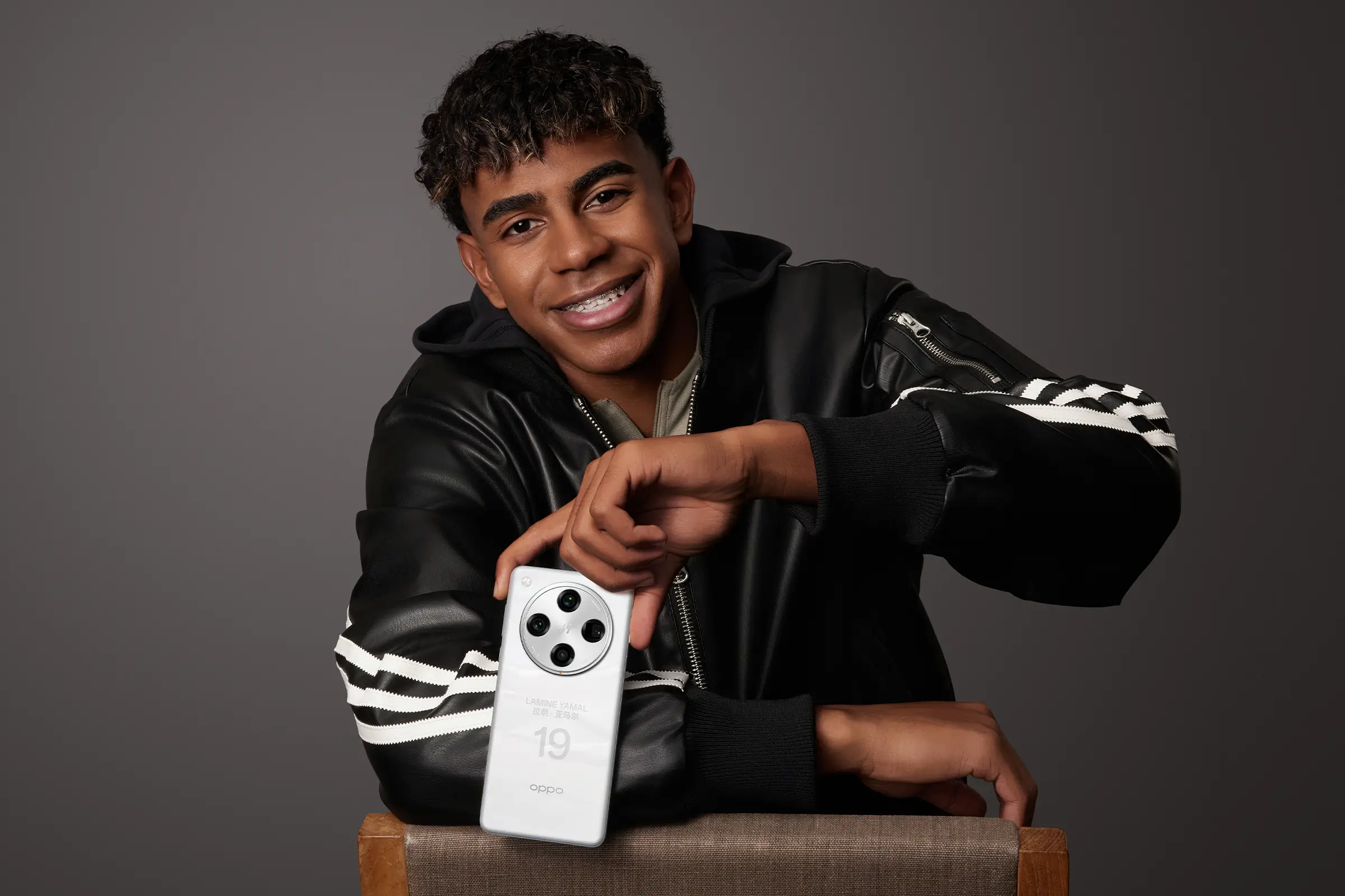 Yamal with the OPPO Find X8 Pro engraved with his name and jersey number.